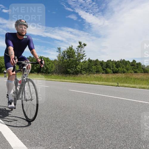 21.06.2026 - Viking Triathlon Michael Burmester http://msf.ph/oto/9867434 21.06.2026 11:38:59 Radfahren 100, 102, 105, 164, 171, 276, 306, 326, 531, 605, 606, 617, 638, 648 meine-sportfotos.de