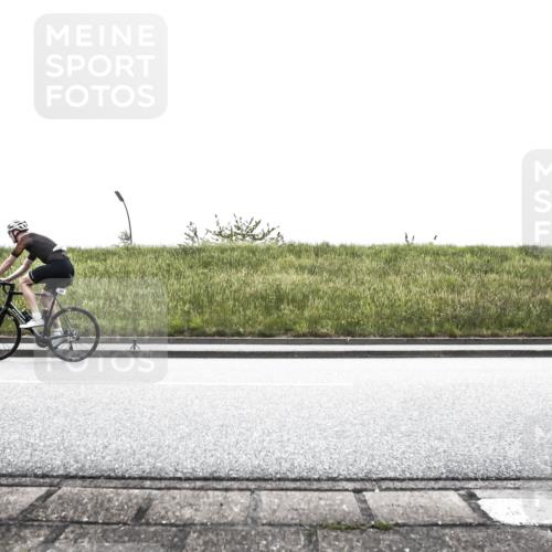 21.06.2026 - 29. Vierlanden-Triathlon H.Heesch http://msf.ph/oto/9867487 21.06.2026 10:34:23 Radfahren 103, 305, 323 meine-sportfotos.de