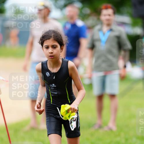21.06.2026 - 29. Vierlanden-Triathlon LAZAROV Photography http://msf.ph/oto/9867497 21.06.2026 15:02:15 Schwimmen  meine-sportfotos.de