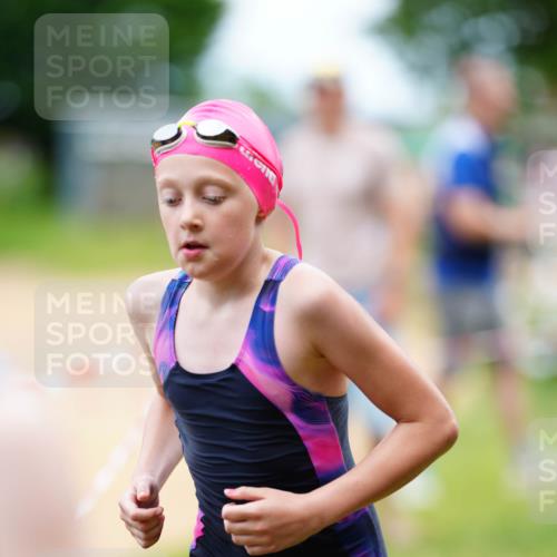 21.06.2026 - 29. Vierlanden-Triathlon LAZAROV Photography http://msf.ph/oto/9867547 21.06.2026 15:02:45 Schwimmen  meine-sportfotos.de