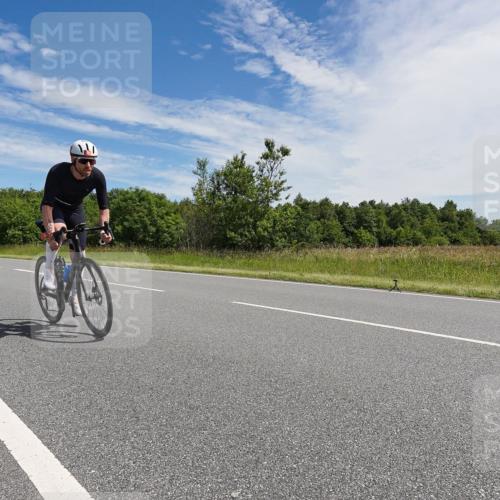 21.06.2026 - Viking Triathlon Michael Burmester http://msf.ph/oto/9867608 21.06.2026 11:40:12 Radfahren 21, 91, 196, 205, 350, 380, 540, 555, 607, 628, 639 meine-sportfotos.de