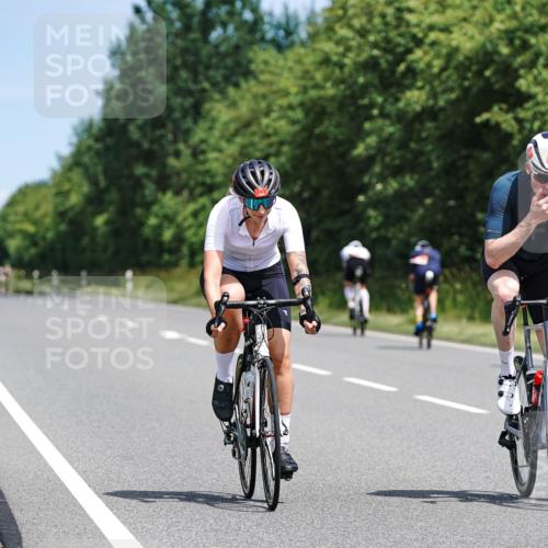 21.06.2026 - Viking Triathlon Michael Burmester http://msf.ph/oto/9867648 21.06.2026 12:19:17 Radfahren 39, 171, 209, 425, 443, 472, 517, 648, 648, 656, 662 meine-sportfotos.de