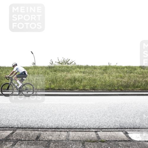 21.06.2026 - 29. Vierlanden-Triathlon H.Heesch http://msf.ph/oto/9867755 21.06.2026 10:38:08 Radfahren 38, 327, 425 meine-sportfotos.de