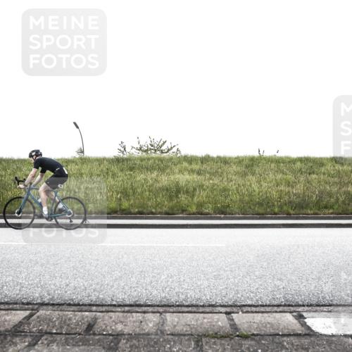21.06.2026 - 29. Vierlanden-Triathlon H.Heesch http://msf.ph/oto/9867796 21.06.2026 10:39:32 Radfahren 29, 274, 358 meine-sportfotos.de