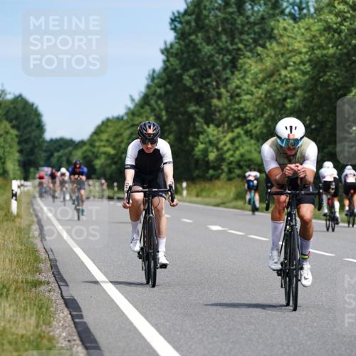 21.06.2026 - Viking Triathlon Michael Burmester http://msf.ph/oto/9868037 21.06.2026 12:22:19 Radfahren 83, 94, 132, 192, 205, 219, 238, 239, 262, 318, 369, 429, 456, 467, 523, 548, 606, 644 meine-sportfotos.de