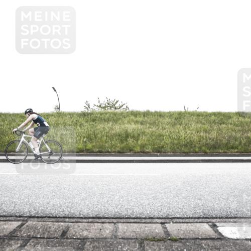 21.06.2026 - 29. Vierlanden-Triathlon H.Heesch http://msf.ph/oto/9868057 21.06.2026 10:43:59 Radfahren 228, 246, 290 meine-sportfotos.de