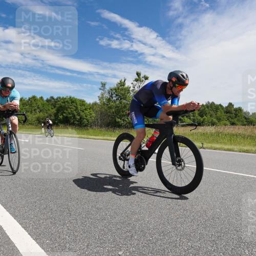21.06.2026 - Viking Triathlon Michael Burmester http://msf.ph/oto/9868090 21.06.2026 11:44:32 Radfahren 44, 56, 166, 199, 211, 252, 266, 282, 348, 387, 411, 548, 561, 608, 613, 643 meine-sportfotos.de