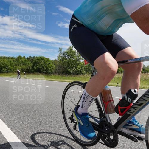 21.06.2026 - Viking Triathlon Michael Burmester http://msf.ph/oto/9868094 21.06.2026 11:44:32 Radfahren 44, 56, 166, 199, 211, 252, 266, 282, 348, 387, 411, 548, 561, 608, 613, 643 meine-sportfotos.de
