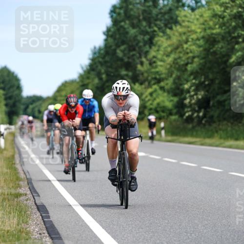 21.06.2026 - Viking Triathlon Michael Burmester http://msf.ph/oto/9868180 21.06.2026 12:22:42 Radfahren 132, 134, 142, 158, 279, 329, 364, 436, 442, 577, 630 meine-sportfotos.de