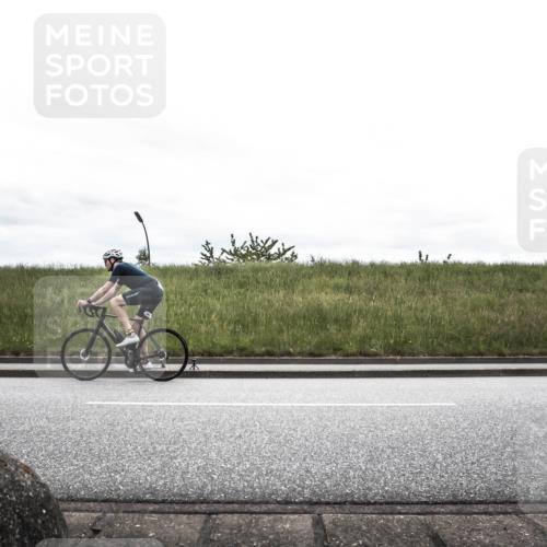 21.06.2026 - 29. Vierlanden-Triathlon H.Heesch http://msf.ph/oto/9868279 21.06.2026 12:13:14 Radfahren 696, 840 meine-sportfotos.de