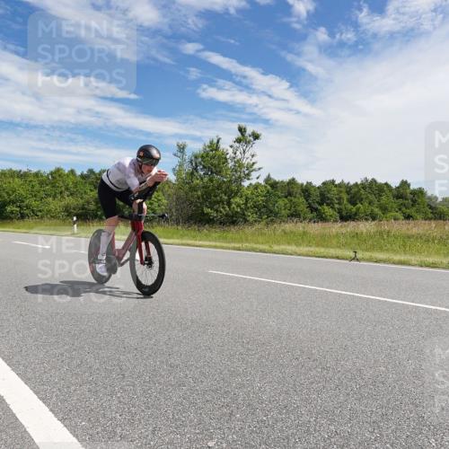 21.06.2026 - Viking Triathlon Michael Burmester http://msf.ph/oto/9868363 21.06.2026 11:47:37 Radfahren 24, 65, 74, 103, 115, 115, 220, 270, 356, 416, 450, 464, 483, 483, 569 meine-sportfotos.de