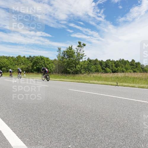 21.06.2026 - Viking Triathlon Michael Burmester http://msf.ph/oto/9868728 21.06.2026 11:50:39 Radfahren 33, 88, 92, 107, 151, 174, 195, 229, 351, 376, 385, 414, 422, 512, 557, 574, 618, 641, 641 meine-sportfotos.de