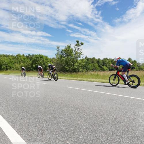 21.06.2026 - Viking Triathlon Michael Burmester http://msf.ph/oto/9868768 21.06.2026 11:51:08 Radfahren 106, 413, 564, 590, 647 meine-sportfotos.de