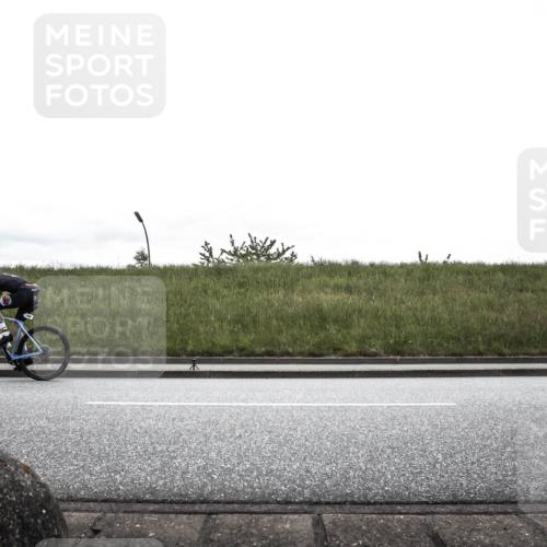 21.06.2026 - 29. Vierlanden-Triathlon H.Heesch http://msf.ph/oto/9868818 21.06.2026 12:26:44 Radfahren 648, 794 meine-sportfotos.de
