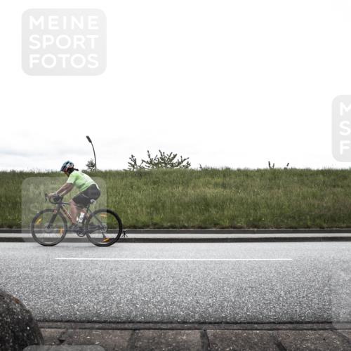21.06.2026 - 29. Vierlanden-Triathlon H.Heesch http://msf.ph/oto/9868848 21.06.2026 12:27:19 Radfahren 17, 256, 800, 942 meine-sportfotos.de