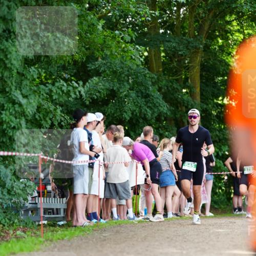21.06.2026 - 29. Vierlanden-Triathlon LAZAROV Photography http://msf.ph/oto/9868998 21.06.2026 13:40:07 Laufen 645, 879 meine-sportfotos.de