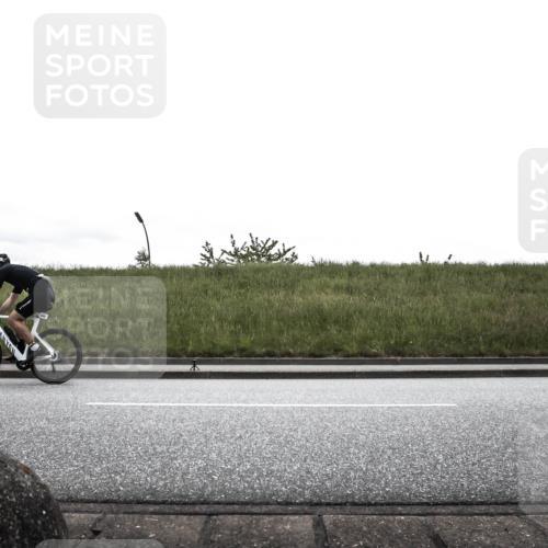21.06.2026 - 29. Vierlanden-Triathlon H.Heesch http://msf.ph/oto/9869088 21.06.2026 12:29:58 Radfahren 645, 735, 908, 950 meine-sportfotos.de