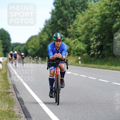 21.06.2026 - Viking Triathlon Michael Burmester http://msf.ph/oto/9869211 21.06.2026 12:27:04 Radfahren 38, 90, 118, 127, 218, 266, 273, 330, 366, 411, 444, 444, 554, 561, 639 meine-sportfotos.de