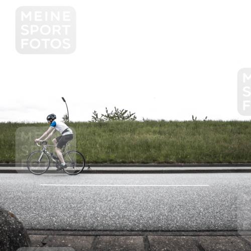 21.06.2026 - 29. Vierlanden-Triathlon H.Heesch http://msf.ph/oto/9869231 21.06.2026 12:32:05 Radfahren 664, 776, 836, 932 meine-sportfotos.de