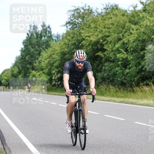 21.06.2026 - Viking Triathlon Michael Burmester http://msf.ph/oto/9869281 21.06.2026 12:27:17 Radfahren 38, 218, 266, 273, 444, 444, 490, 554, 639 meine-sportfotos.de