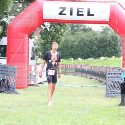 21.06.2026 - 29. Vierlanden-Triathlon Andreas Tolksdorf http://msf.ph/oto/9869813 21.06.2026 10:46:06 Ziel  meine-sportfotos.de