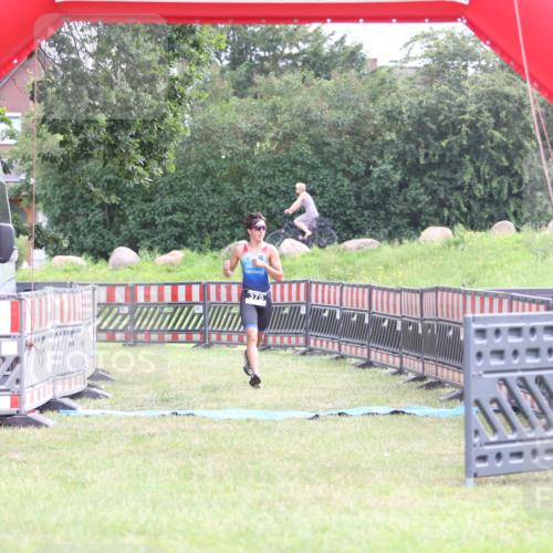 21.06.2026 - 29. Vierlanden-Triathlon Andreas Tolksdorf http://msf.ph/oto/9869840 21.06.2026 10:48:56 Ziel  meine-sportfotos.de