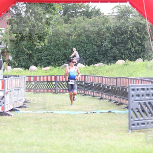 21.06.2026 - 29. Vierlanden-Triathlon Andreas Tolksdorf http://msf.ph/oto/9869862 21.06.2026 10:48:56 Ziel  meine-sportfotos.de