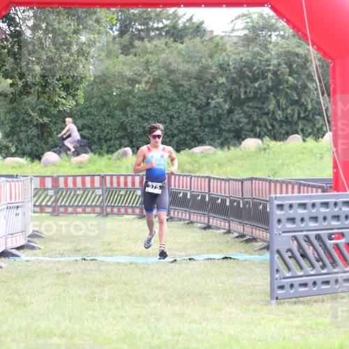 21.06.2026 - 29. Vierlanden-Triathlon Andreas Tolksdorf http://msf.ph/oto/9869888 21.06.2026 10:48:57 Ziel  meine-sportfotos.de