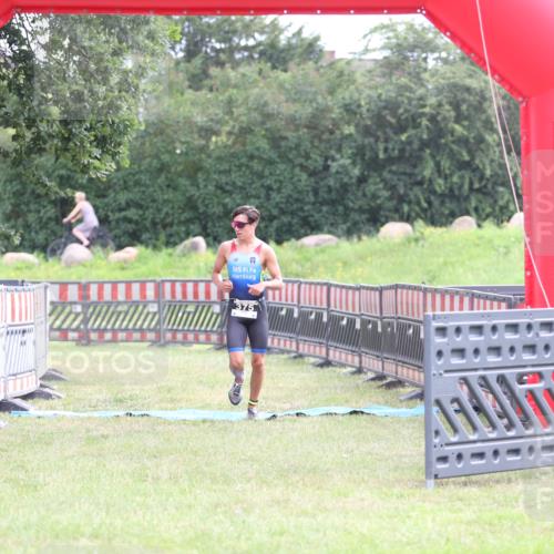 21.06.2026 - 29. Vierlanden-Triathlon Andreas Tolksdorf http://msf.ph/oto/9869921 21.06.2026 10:48:57 Ziel  meine-sportfotos.de