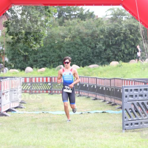 21.06.2026 - 29. Vierlanden-Triathlon Andreas Tolksdorf http://msf.ph/oto/9870003 21.06.2026 10:48:58 Ziel  meine-sportfotos.de