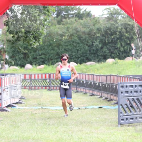 21.06.2026 - 29. Vierlanden-Triathlon Andreas Tolksdorf http://msf.ph/oto/9870010 21.06.2026 10:48:58 Ziel  meine-sportfotos.de
