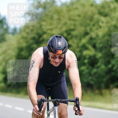 21.06.2026 - Viking Triathlon Michael Burmester http://msf.ph/oto/9870017 21.06.2026 12:32:25 Radfahren 301, 303, 331, 393, 462, 482, 513, 532, 532, 559, 601, 626, 659 meine-sportfotos.de