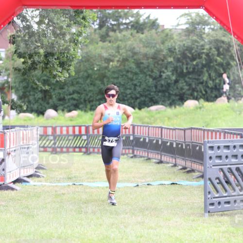 21.06.2026 - 29. Vierlanden-Triathlon Andreas Tolksdorf http://msf.ph/oto/9870033 21.06.2026 10:48:58 Ziel  meine-sportfotos.de