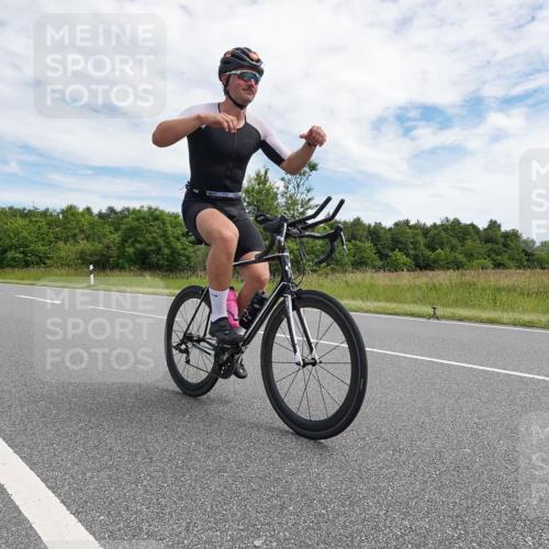 21.06.2026 - Viking Triathlon Michael Burmester http://msf.ph/oto/9870050 21.06.2026 12:07:48 Radfahren 90, 97, 211, 245, 269, 335, 422, 562, 621, 622 meine-sportfotos.de