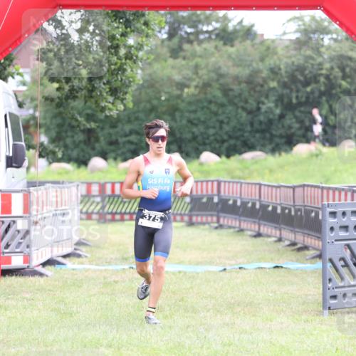 21.06.2026 - 29. Vierlanden-Triathlon Andreas Tolksdorf http://msf.ph/oto/9870055 21.06.2026 10:48:59 Ziel  meine-sportfotos.de