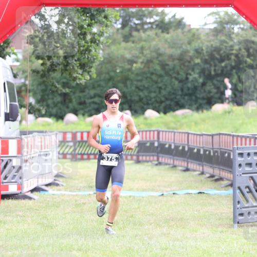 21.06.2026 - 29. Vierlanden-Triathlon Andreas Tolksdorf http://msf.ph/oto/9870062 21.06.2026 10:48:59 Ziel  meine-sportfotos.de