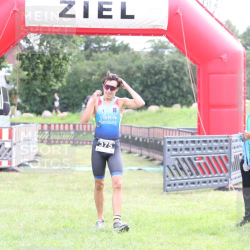21.06.2026 - 29. Vierlanden-Triathlon Andreas Tolksdorf http://msf.ph/oto/9870118 21.06.2026 10:49:04 Ziel  meine-sportfotos.de