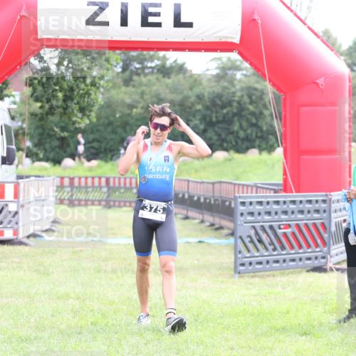 21.06.2026 - 29. Vierlanden-Triathlon Andreas Tolksdorf http://msf.ph/oto/9870124 21.06.2026 10:49:04 Ziel  meine-sportfotos.de