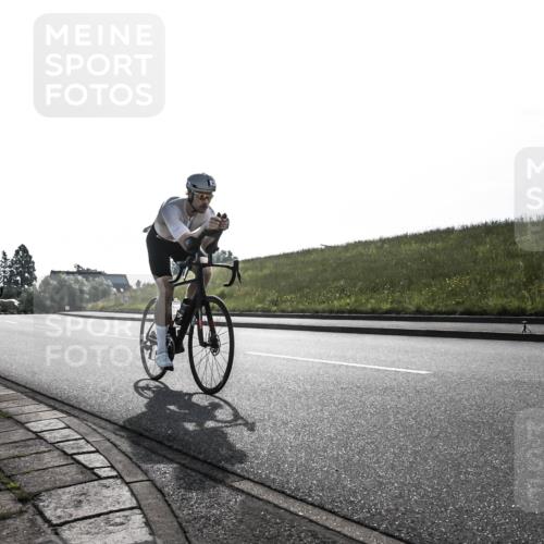 21.06.2026 - 29. Vierlanden-Triathlon H.Heesch http://msf.ph/oto/9870149 21.06.2026 09:04:50 Radfahren 70, 81, 98 meine-sportfotos.de