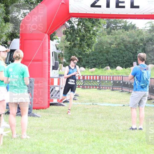21.06.2026 - 29. Vierlanden-Triathlon Andreas Tolksdorf http://msf.ph/oto/9870245 21.06.2026 10:49:53 Ziel 335, 335 meine-sportfotos.de