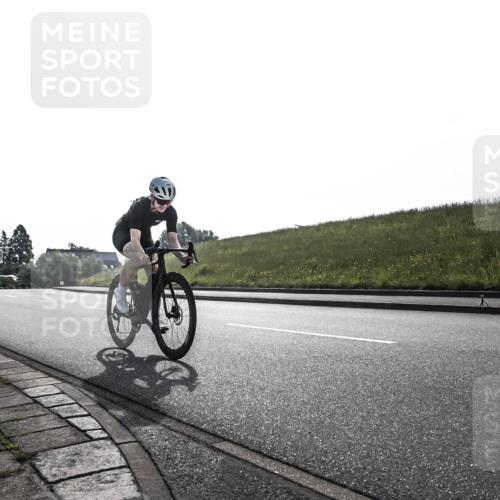 21.06.2026 - 29. Vierlanden-Triathlon H.Heesch http://msf.ph/oto/9870255 21.06.2026 09:07:51 Radfahren 242 meine-sportfotos.de