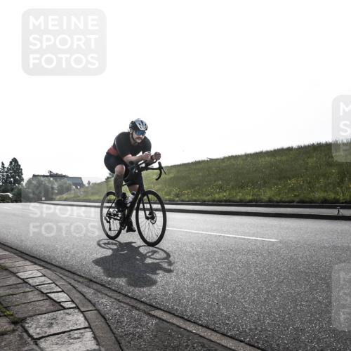 21.06.2026 - 29. Vierlanden-Triathlon H.Heesch http://msf.ph/oto/9870262 21.06.2026 09:08:05 Radfahren 93 meine-sportfotos.de