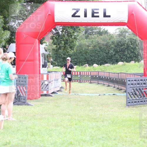 21.06.2026 - 29. Vierlanden-Triathlon Andreas Tolksdorf http://msf.ph/oto/9870312 21.06.2026 10:51:43 Ziel 311, 311 meine-sportfotos.de