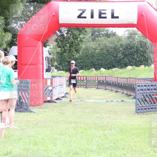 21.06.2026 - 29. Vierlanden-Triathlon Andreas Tolksdorf http://msf.ph/oto/9870328 21.06.2026 10:51:43 Ziel 311, 311 meine-sportfotos.de