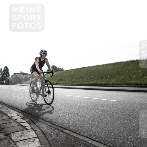 21.06.2026 - 29. Vierlanden-Triathlon H.Heesch http://msf.ph/oto/9870338 21.06.2026 09:09:58 Radfahren 229 meine-sportfotos.de