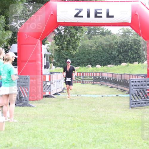 21.06.2026 - 29. Vierlanden-Triathlon Andreas Tolksdorf http://msf.ph/oto/9870353 21.06.2026 10:51:43 Ziel 311, 311 meine-sportfotos.de