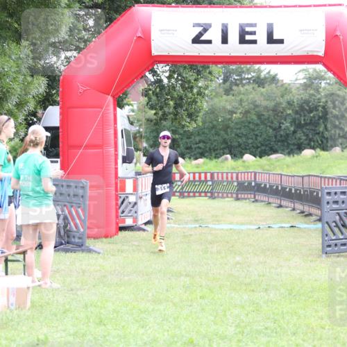 21.06.2026 - 29. Vierlanden-Triathlon Andreas Tolksdorf http://msf.ph/oto/9870413 21.06.2026 10:51:44 Ziel 311, 311 meine-sportfotos.de