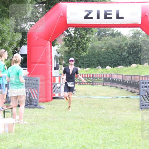 21.06.2026 - 29. Vierlanden-Triathlon Andreas Tolksdorf http://msf.ph/oto/9870443 21.06.2026 10:51:44 Ziel 311, 311 meine-sportfotos.de