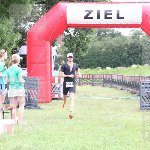 21.06.2026 - 29. Vierlanden-Triathlon Andreas Tolksdorf http://msf.ph/oto/9870451 21.06.2026 10:51:45 Ziel 311, 311 meine-sportfotos.de