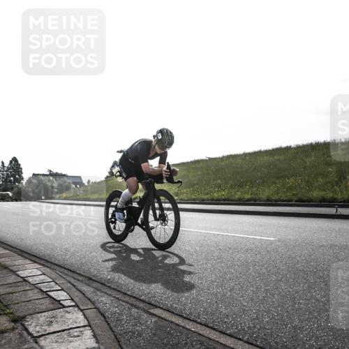21.06.2026 - 29. Vierlanden-Triathlon H.Heesch http://msf.ph/oto/9870457 21.06.2026 09:12:01 Radfahren 261, 288 meine-sportfotos.de